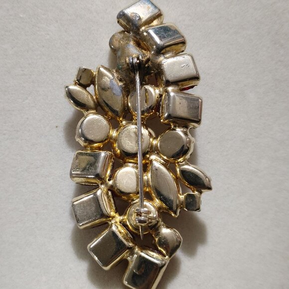 Brooch Red Aurora Borealis Rhinestone Gold Tone Vintage Setting Pinback Prong - Picture 7 of 11